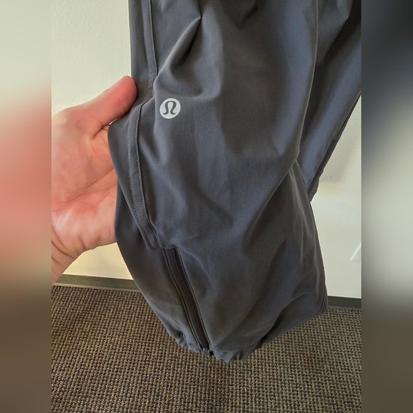 Men's Sleek Black Joggers Lululemon - Picture 4 of 10